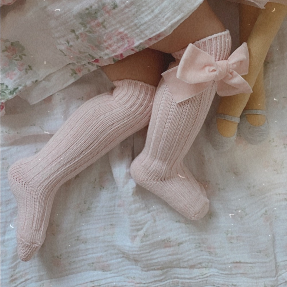 ✨SOLD✨Baby Girl Knee High Socks With Bow 🎀